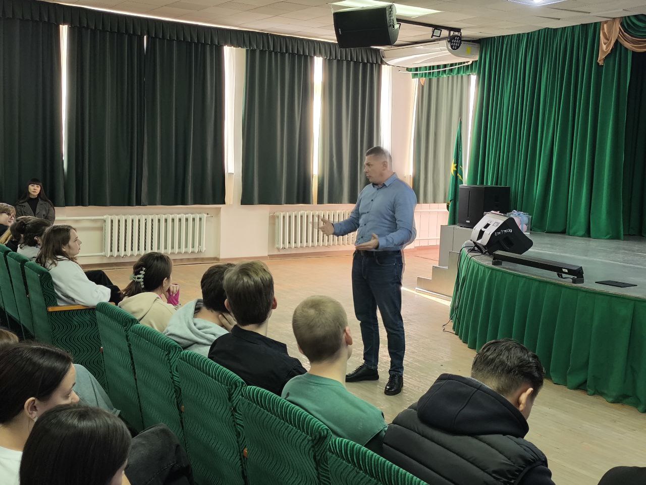 Состоялась встреча студентов Волгоградского колледжа ресторанного сервиса с сотрудником регионального фонда «Здоровое поколение».